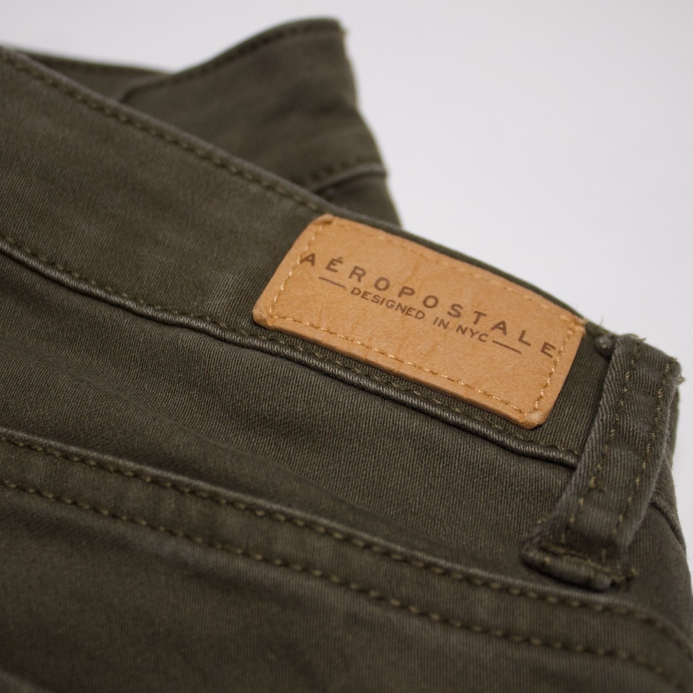 Aéropostale Moss Green High-Waisted Midi Shorts